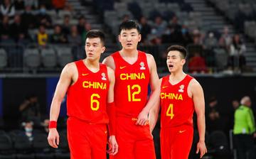 逆境中的光芒，中国男篮vs澳大利亚男篮，一场虽败犹荣的硬仗
